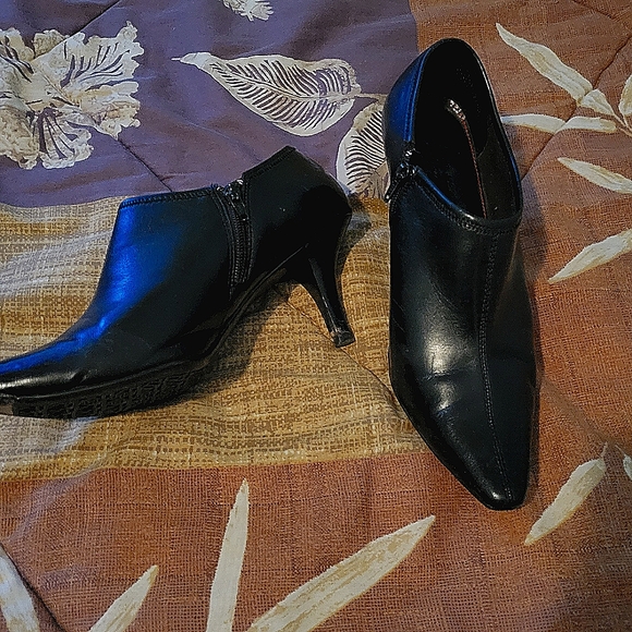 Anne Klein ankle boots. Size 11M - Picture 1 of 3